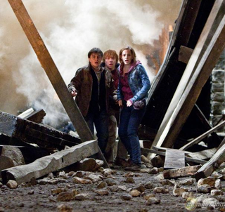 Illustration for article titled More Harry Potter set photos and It All Ends posters